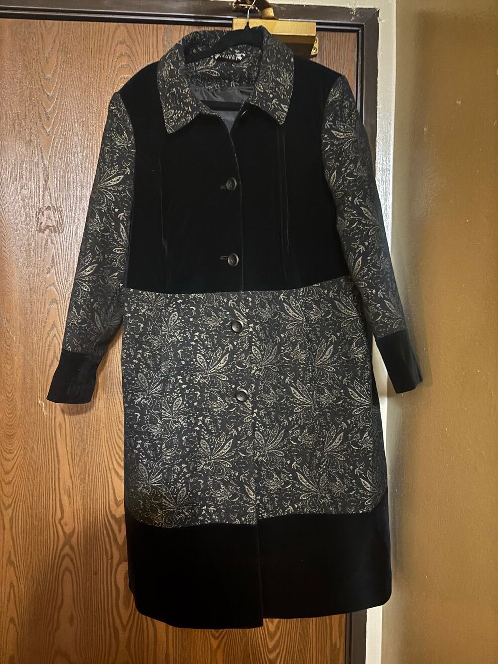 Vintage Black Floral Embroidered Velvet Trim Winter Outerwear Coat/ Jacket